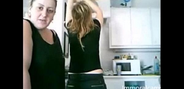  Webcam Girl Girlfriends Mum Showing Tits